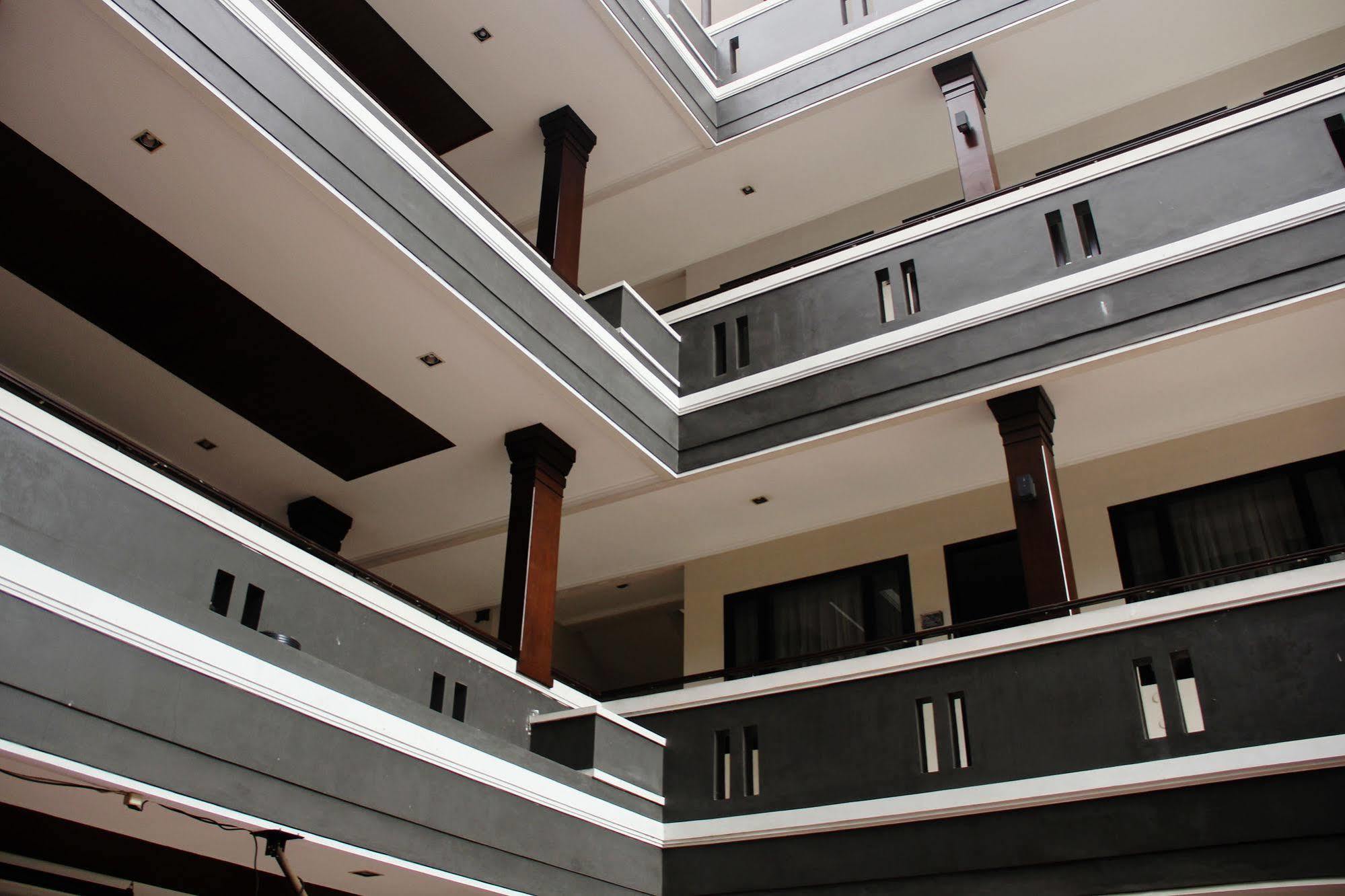 Zen Rooms Grand Hotel Lembang Esterno foto