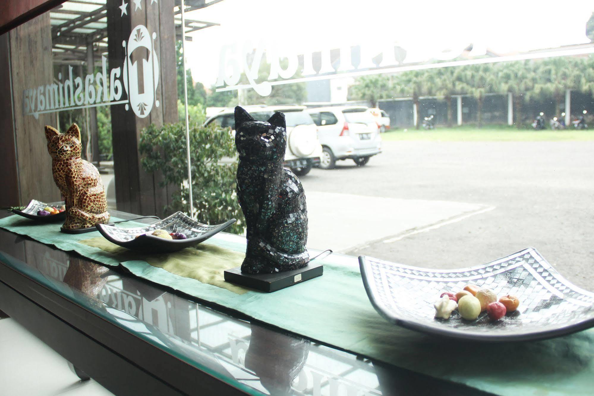 Zen Rooms Grand Hotel Lembang Esterno foto
