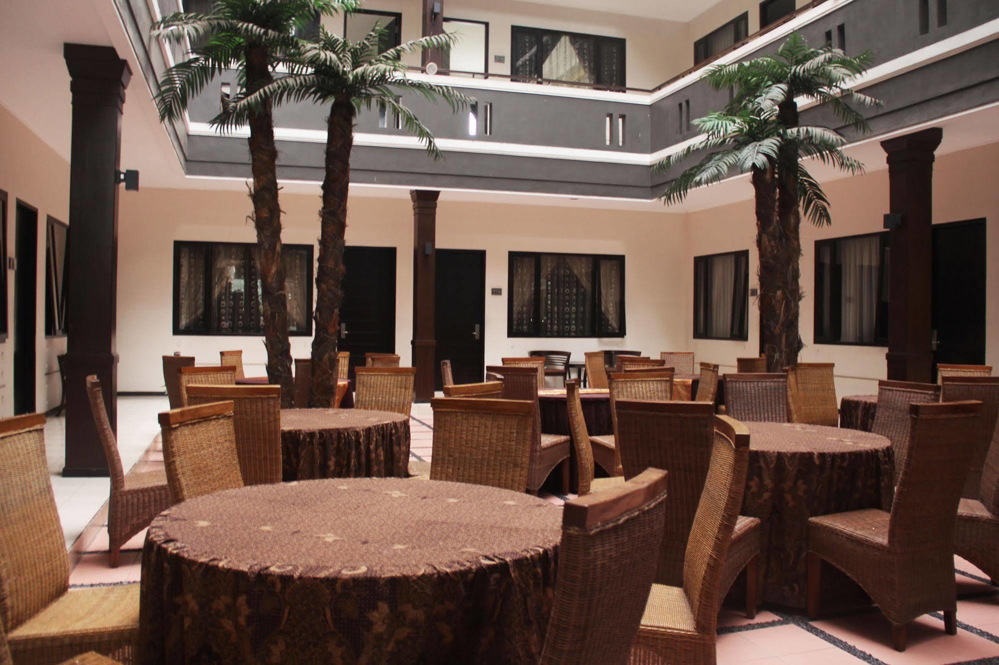Zen Rooms Grand Hotel Lembang Esterno foto