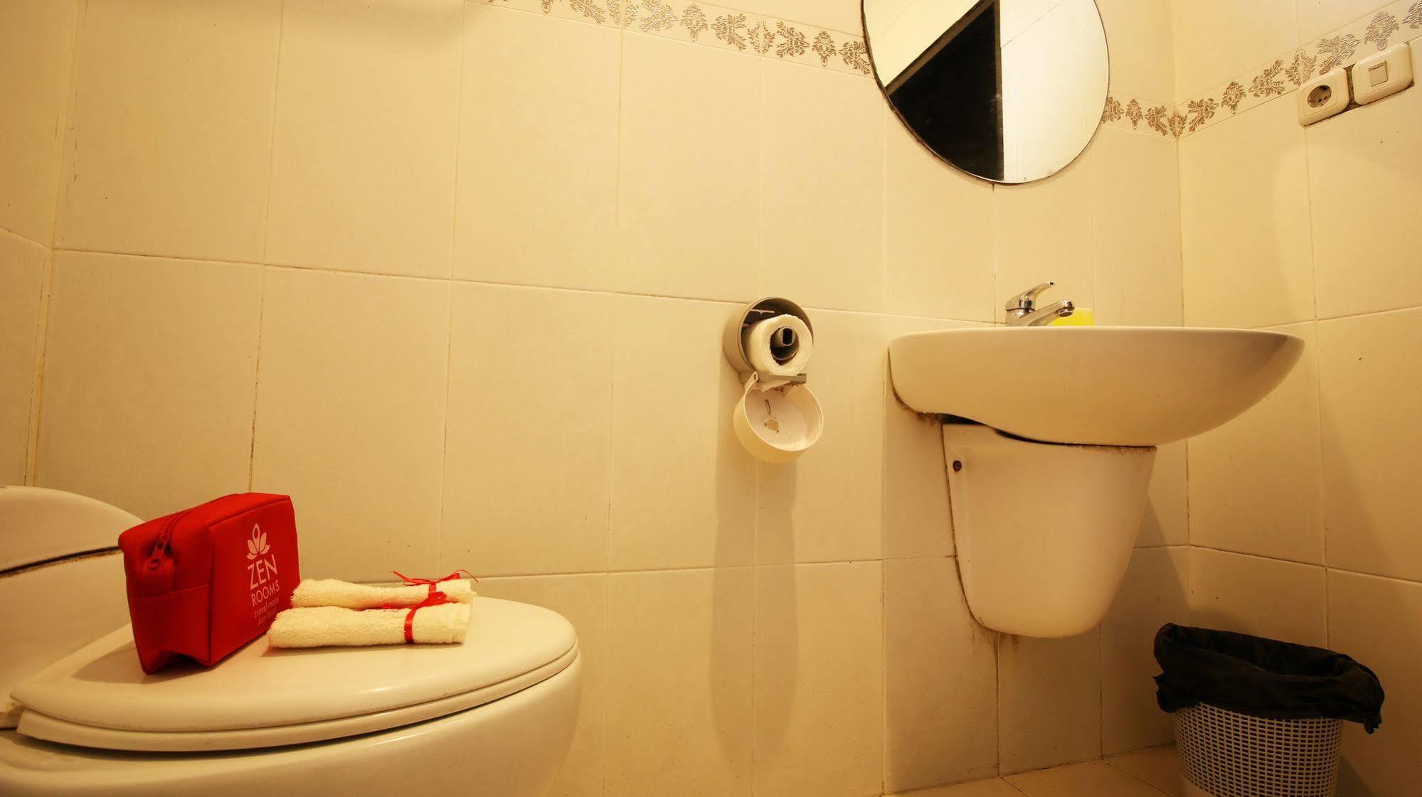 Zen Rooms Grand Hotel Lembang Esterno foto