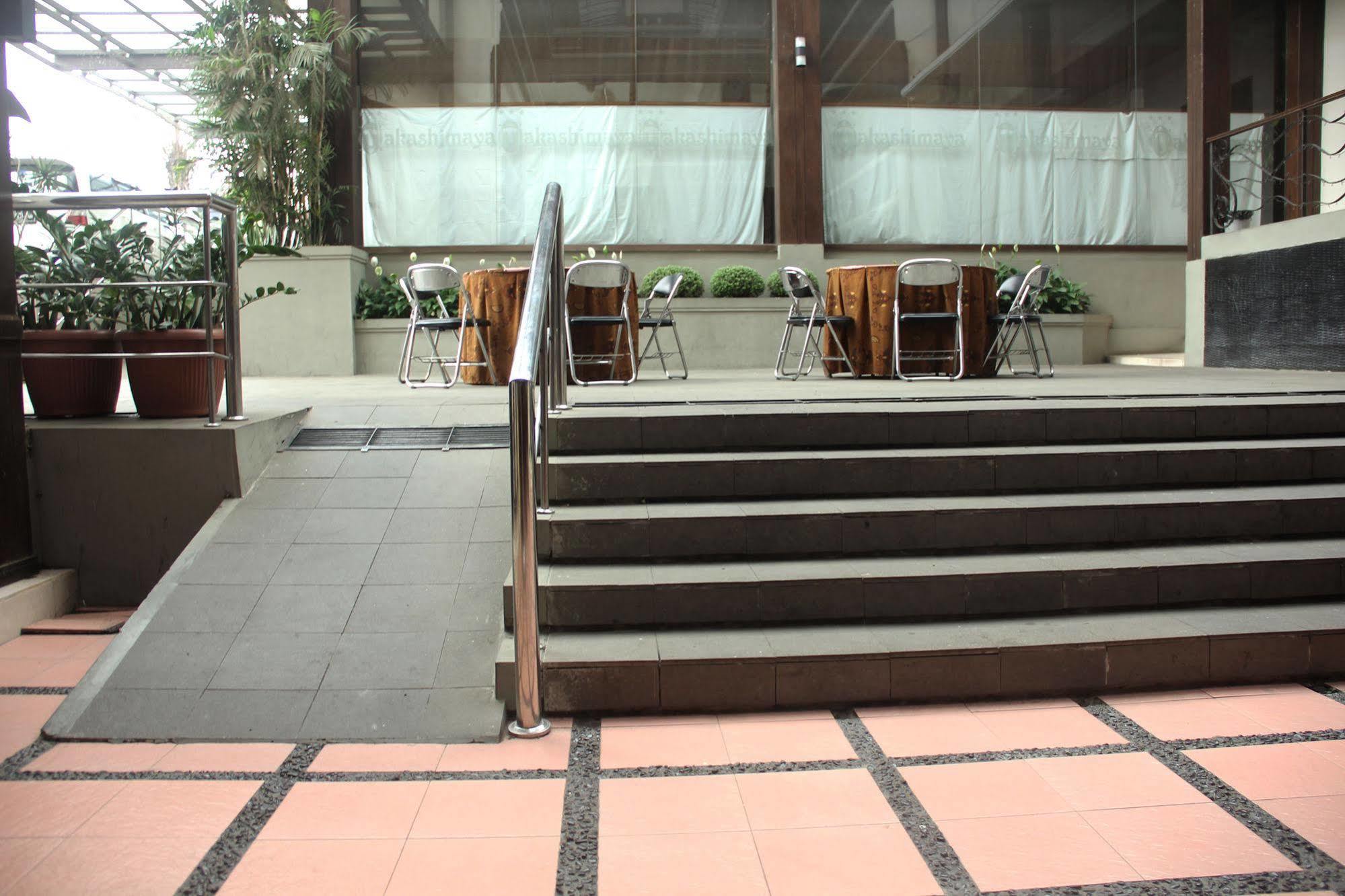 Zen Rooms Grand Hotel Lembang Esterno foto
