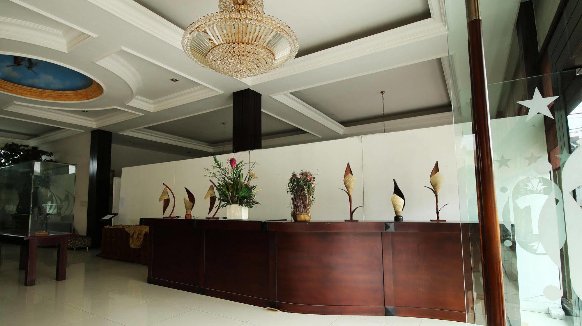 Zen Rooms Grand Hotel Lembang Esterno foto