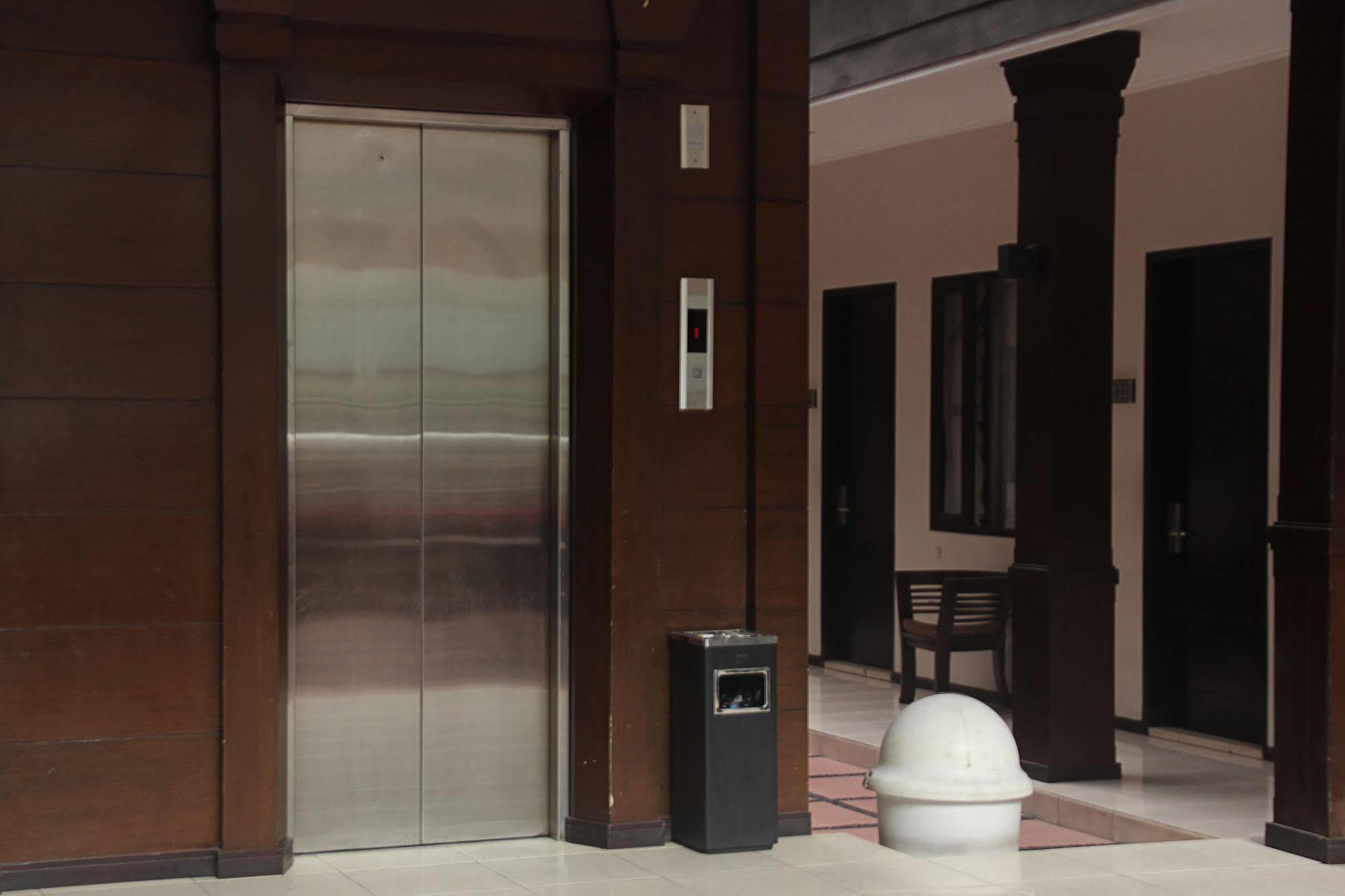 Zen Rooms Grand Hotel Lembang Esterno foto